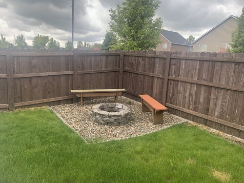 Stylish modern home- explore PNW Hike work from home or explore nearby wineries 