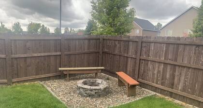 Stylish modern home- explore PNW Hike work from home or explore nearby wineries