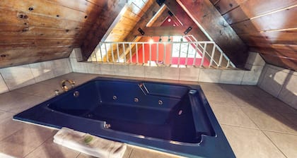 North Lake Villa's Sleep 8 Private Jacuzzi In Loft