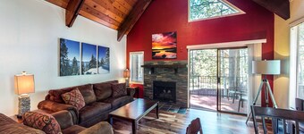 North Lake Villa's Sleep 8 Private Jacuzzi In Loft