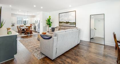 Beautiful Nashville Home w/Private Washer & Dryer, Free WiFi, Deck, Central AC