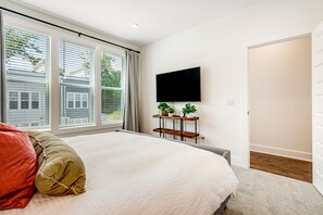 2 habitaciones, escritorio, tabla de planchar con plancha y wifi 