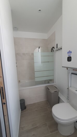 Bathtub, hair dryer, toilet paper - Beautiful 4/6-person apartment (Saint-Malo)