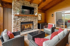 Interior - Serene gem with year-round mountain views, game room & theater (Beech Mountain)