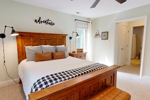 4 bedrooms, iron/ironing board, free internet, bed sheets - Serene gem with year-round mountain views, game room & theater (Beech Mountain)