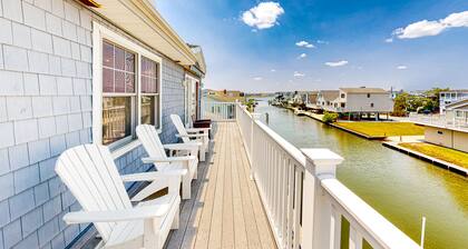 Town of Fenwick island home on the water with dock & central A/C - dogs OK