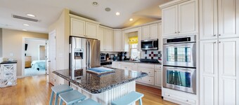 Town of Fenwick island home on the water with dock & central A/C - dogs OK