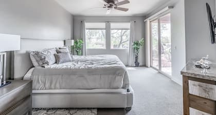 Desert gem near Zion with pool/hot tub access, fast WiFi & AC