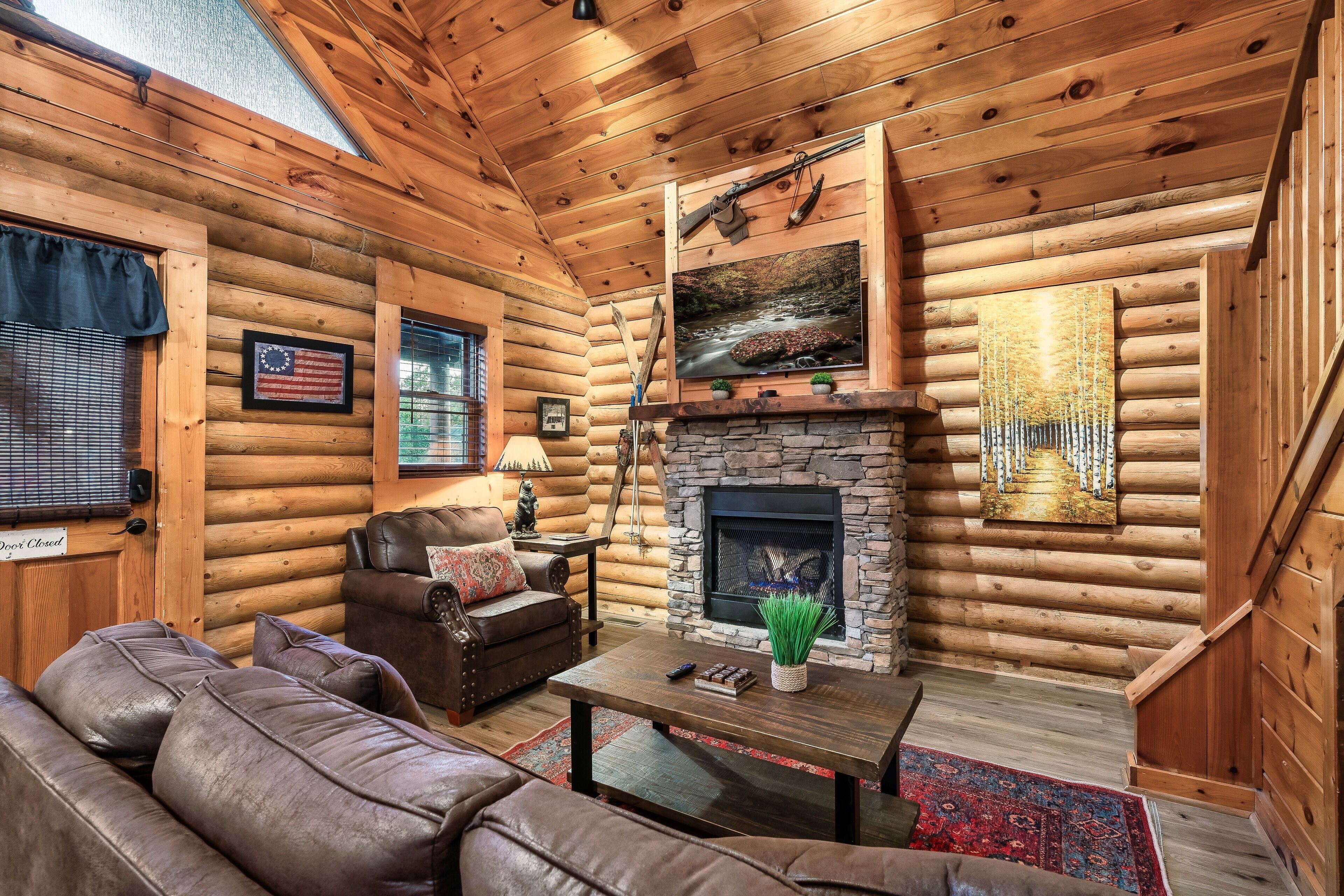 Smart TV, fireplace