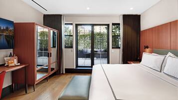 Premium bedding, down duvets, Tempur-Pedic beds, minibar