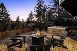 Terrace/patio - New Remodel*Arcade*Hot Tub*Air Conditioning*Lake 2 Miles*Mountain Views/Trails (Big Bear)