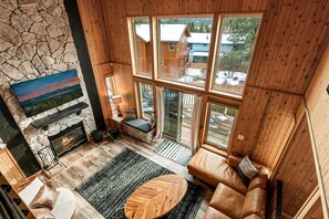 Smart TV, fireplace, video games, books - New Remodel*Arcade*Hot Tub*Air Conditioning*Lake 2 Miles*Mountain Views/Trails (Big Bear)