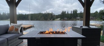 Lakefront Dreams Kayaks, Private Dock, Views!