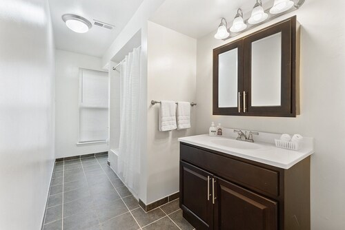 ✭ Private One Bedroom ✭ Minutes from Center City   ✭ Ideal for Long Stays ✭