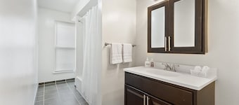 ✭ Private One Bedroom ✭ Minutes from Center City ✭ Ideal for Long Stays ✭