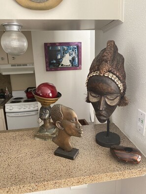 Interior detail - Artistic Uptown STUDIO in West Village on Katy Trail..! (Dallas)