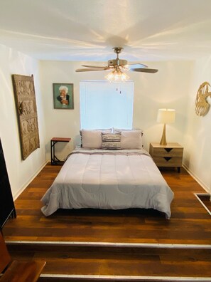 Room - Artistic Uptown STUDIO in West Village on Katy Trail..! (Dallas)