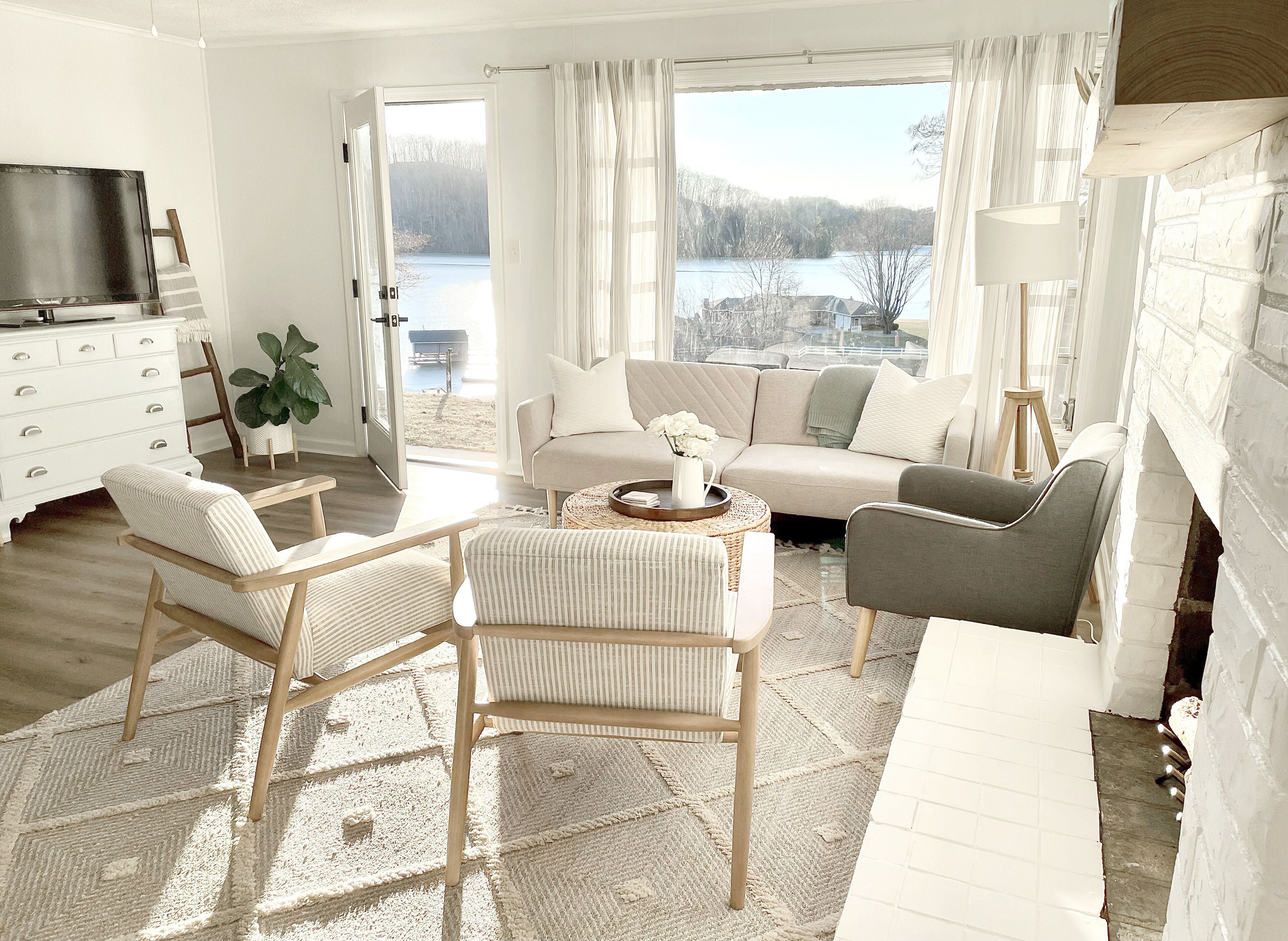 Enjoy that beautiful Claytor lake view during your stay!