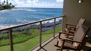 Property grounds - Refreshed Ocean Front Condo with AC, enjoy the ocean from your own private lanai (Koloa)