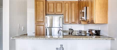 Réfrigérateur, micro-ondes, four, lave-vaisselle