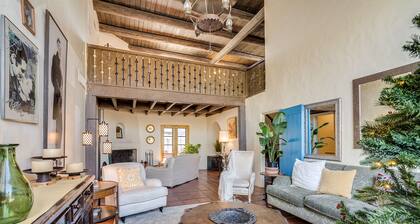 Midtown home with Pool Spa, fire pit, close to U of A, Restaurants, & Shopping