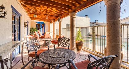 Midtown home with Pool Spa, fire pit, close to U of A, Restaurants, & Shopping