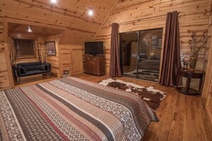 4 bedrooms, iron/ironing board, free WiFi, bed sheets - Pine Creek Lodge Luxury Cabin (Broken Bow)