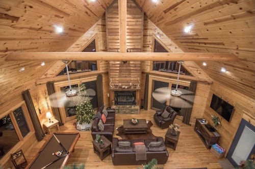 Pine Creek Lodge Luxury Cabin