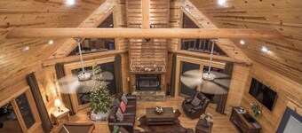Pine Creek Lodge Luxury Cabin