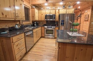 ثلاجة، ميكروويف، فرن، موقد طهي مسطح