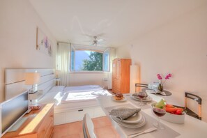 Bügeleisen/Bügelbrett, kostenloses WLAN, Bettwäsche