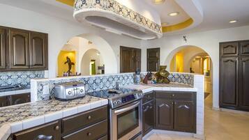 冰箱、微波炉、烤箱、洗碗机