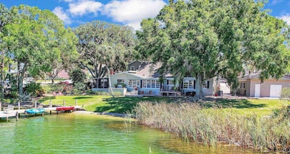 Lake Silver Retreat – Waterfront Pet Friendly Home w/ Dock, Kayaks & Legoland-Themed Room!