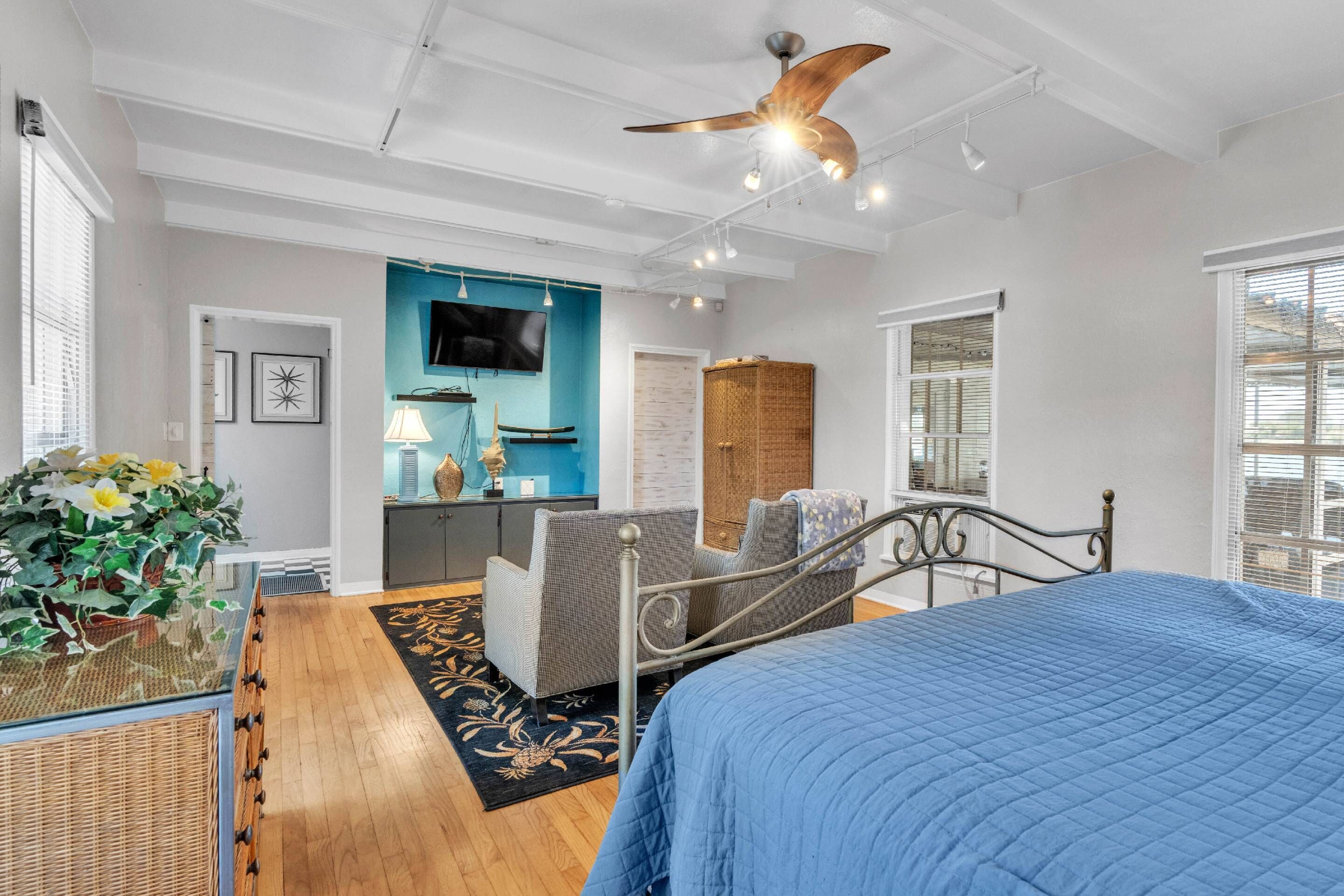 3 bedrooms, desk, travel crib, free WiFi