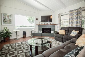 Smart TV, reproductor de DVD, libros y oficina 