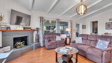 Smart TV, DVD player, books, offices