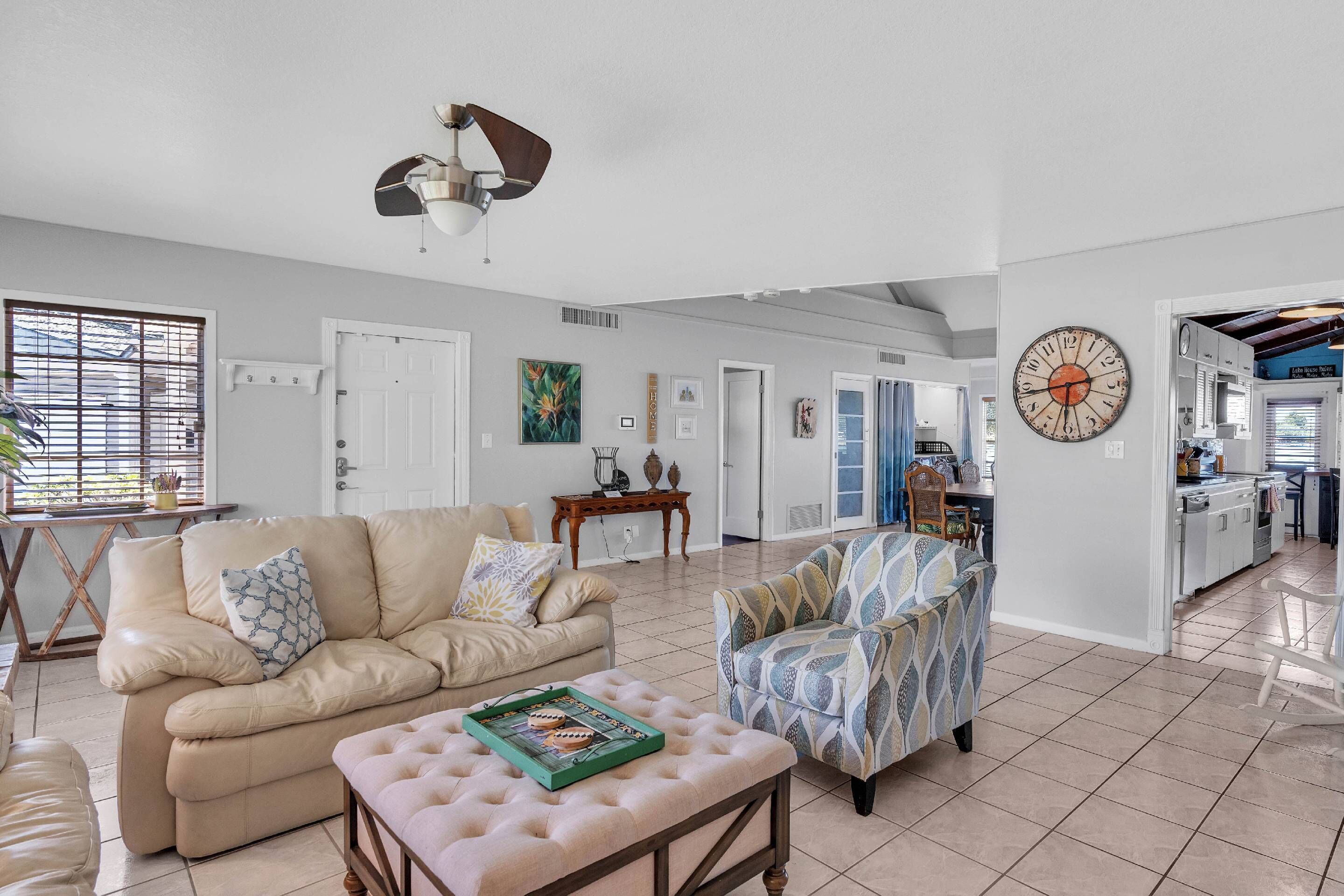 Smart TV, DVD player, books, offices