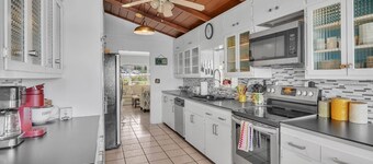 Lake Silver Retreat – Waterfront Pet Friendly Home w/ Dock, Kayaks & Legoland-Themed Room!