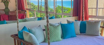 Monkey Sea, Monkey Don't need a car, 4 Queens, Ocean View, Wifi AC