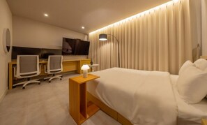 Romantic Double Room, 1 Queen Bed | Premium bedding, down comforters, soundproofing, free WiFi - Nomad Anook hotel Gumi branch (Gumi)
