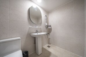 Standard Room | Bathroom | Shower, free toiletries, towels, soap - Nomad Anook hotel Gumi branch (Gumi)