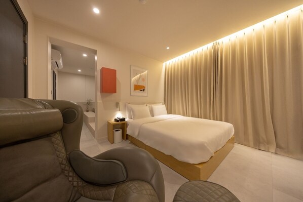 Romantic Double Room, 1 Queen Bed | Premium bedding, down comforters, soundproofing, free WiFi - Nomad Anook hotel Gumi branch (Gumi)