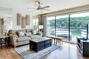 TV - Unwind Poolside! Lakefront Osage Beach Condo (Osage Beach)