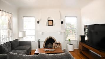 Smart TV, fireplace, stereo