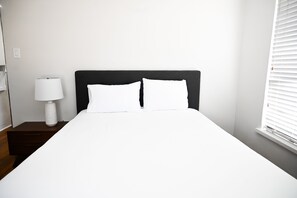 2 habitaciones, tabla de planchar con plancha y cuna de viaje 