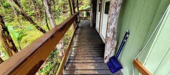 #5Cabin w/ PRIVATE indoor BATHROOM  TV MICROWAVE