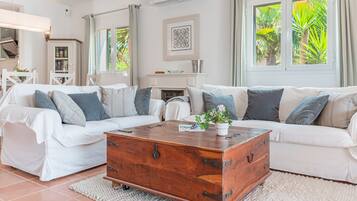 Televisie en een open haard