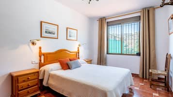 2 bedrooms, iron/ironing board, free WiFi, bed sheets