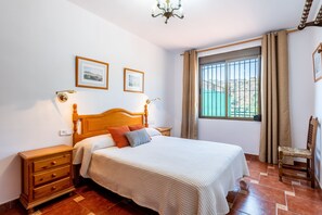 2 bedrooms, iron/ironing board, free WiFi, bed sheets - Holiday Home 'New House In Malaga Nature' with Mountain Views, Wi-Fi and Air Conditioning (Málaga)