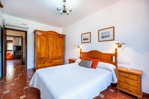 2 chambres, fer et planche à repasser, Wi-Fi gratuit, draps fournis